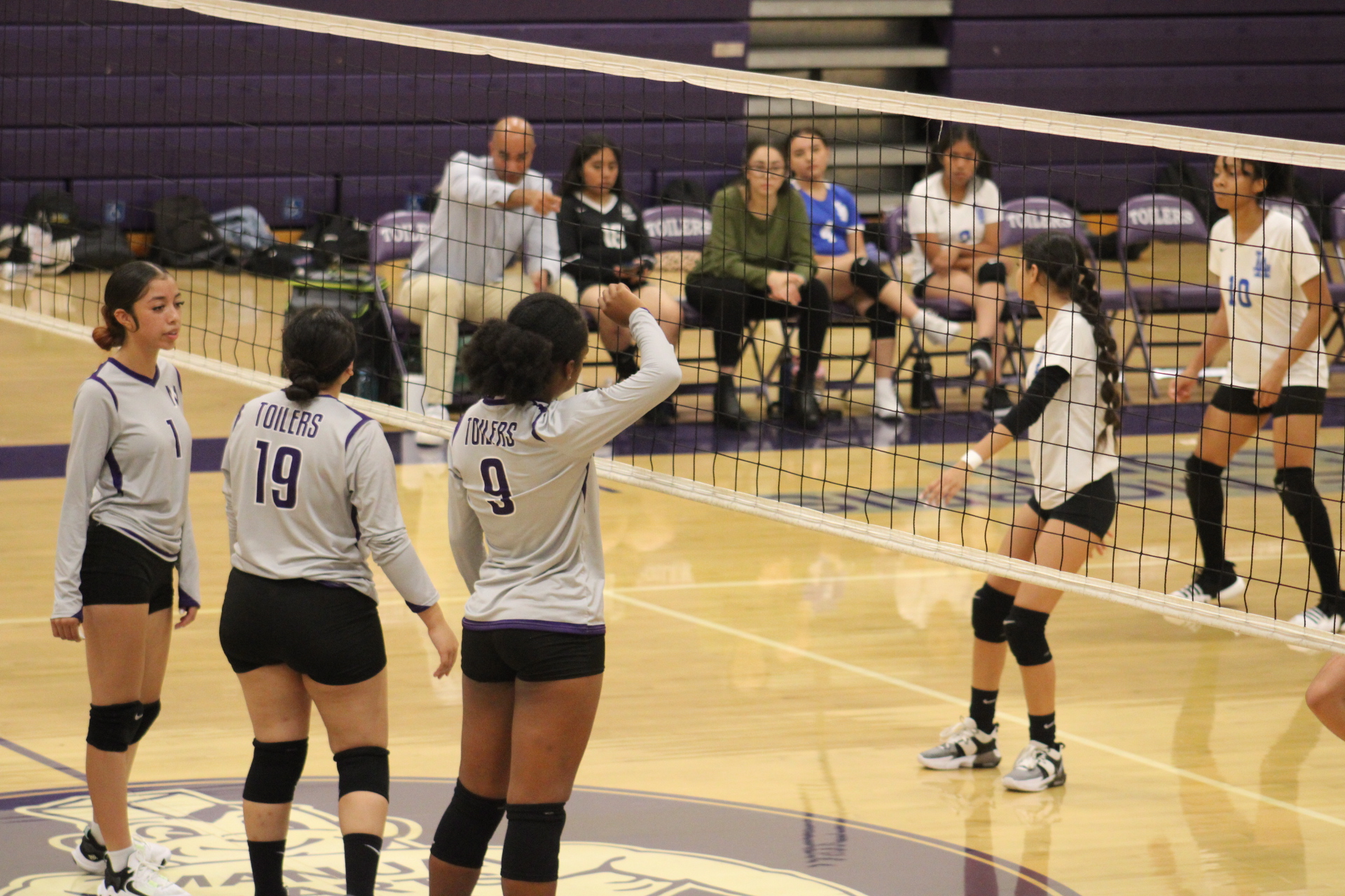 Toiler Girls Varsity Volleyball Defeats L. A. High School