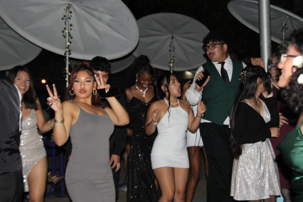 Toilers Step Out In Style For Homecoming Dance